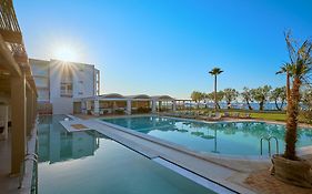 Malia Bay Beach Hotel & Bungalows  4*